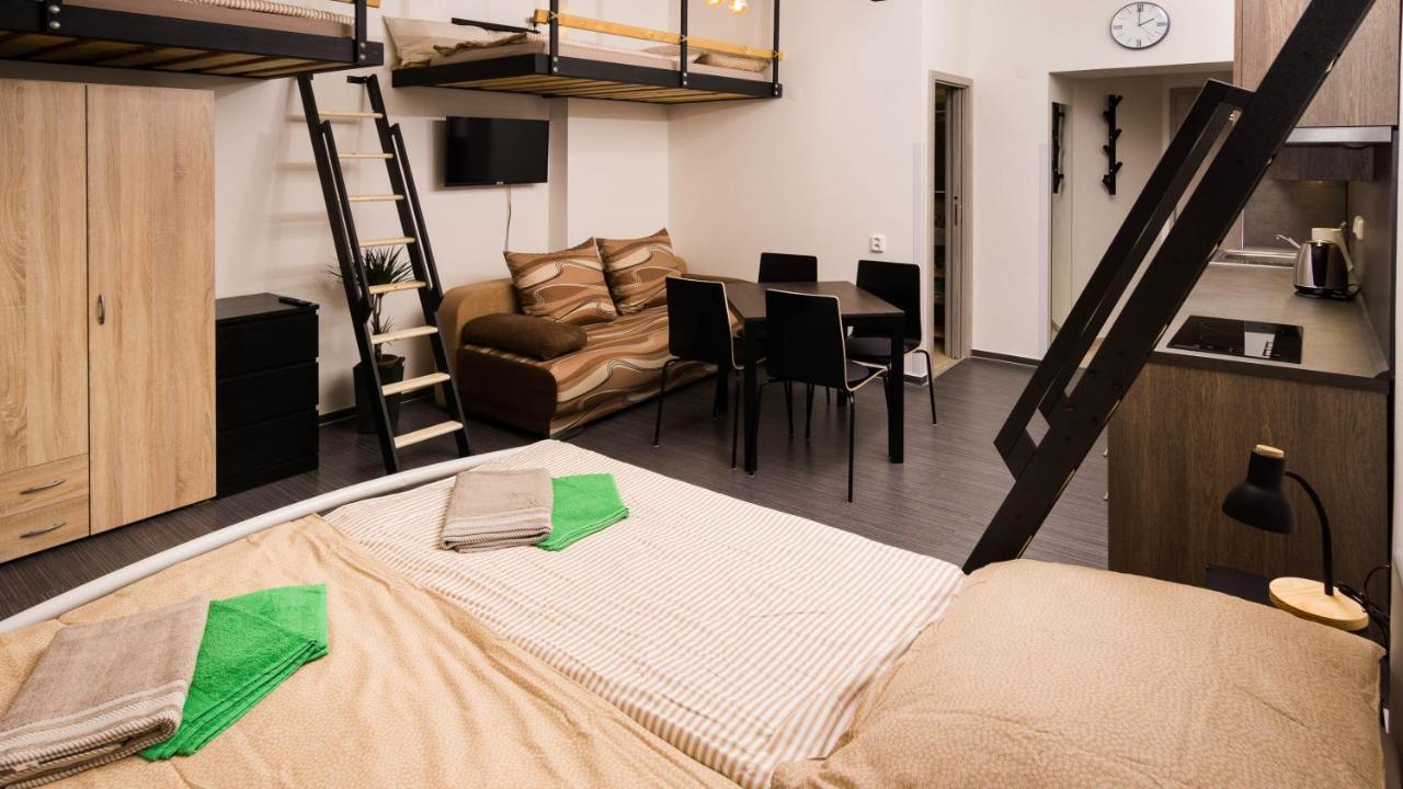 Flying Bed Apartment Uralská by Multi Flat Hotel Prague *