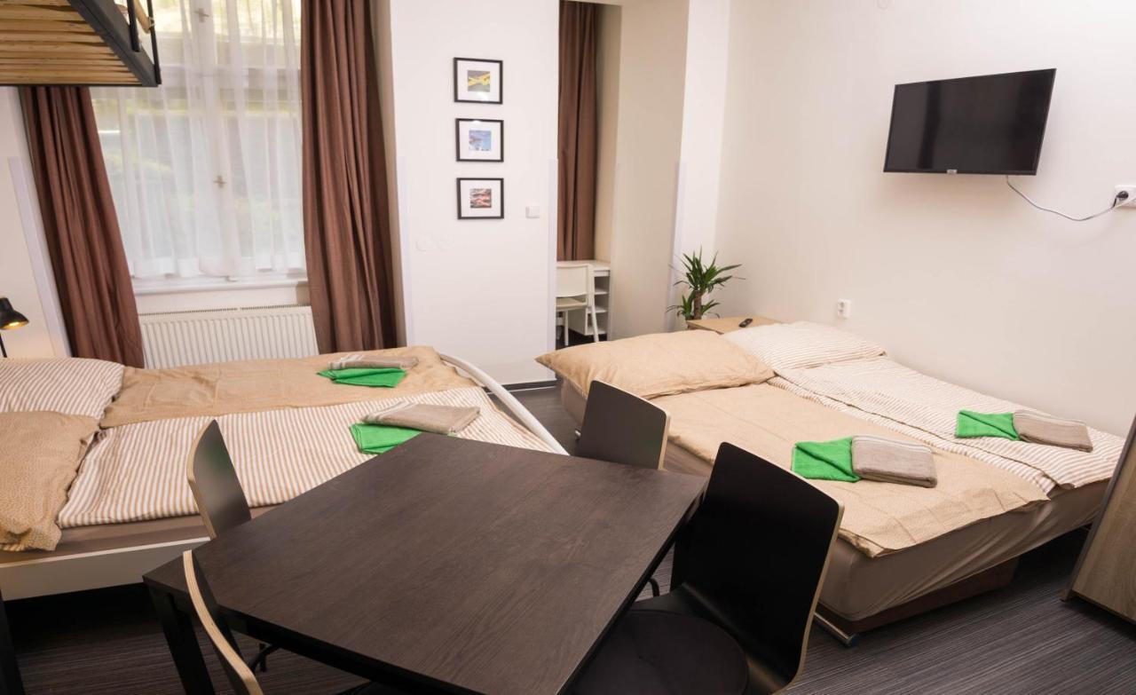 Flying Bed Apartment Uralská by Multi Flat Hotel Prague Apartamento Praga
