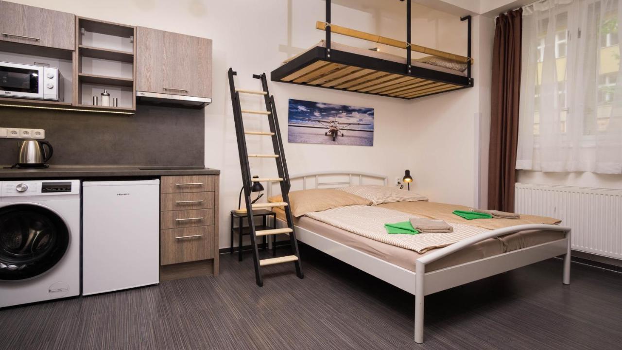 Flying Bed Apartment Uralská by Multi Flat Hotel Prague *